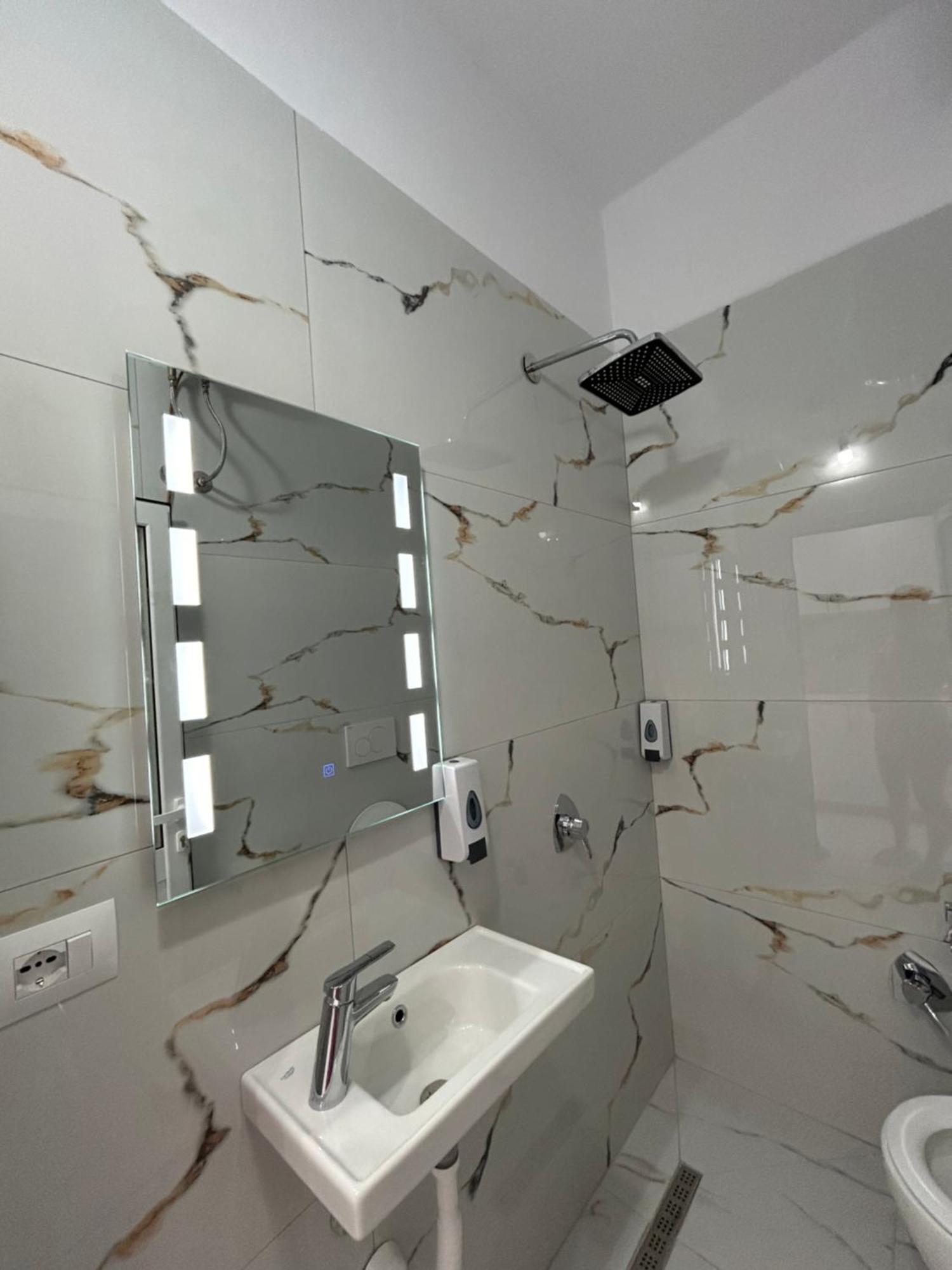 Vila Roan Vlorë Exteriör bild